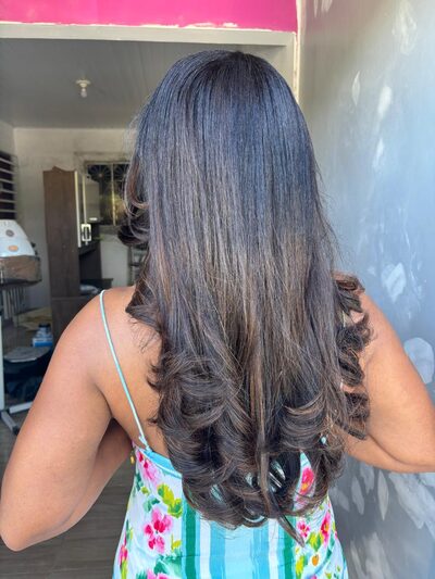 Cabelo alongado e escovado, resultado de trabalho com telas Bien Guapa